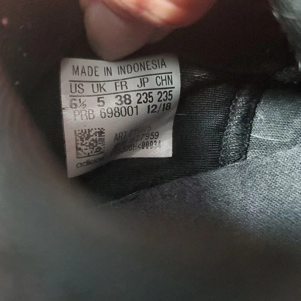 Adidas Lifestyle Cloudfoam Black/White Running Shoe women, Size 6.5